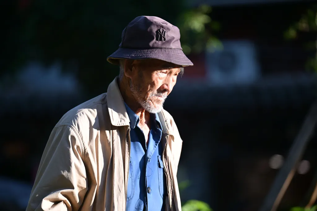 남성 골다공증, 모르고 지나치면 더 위험한 이유와 뼈 건강 관리법